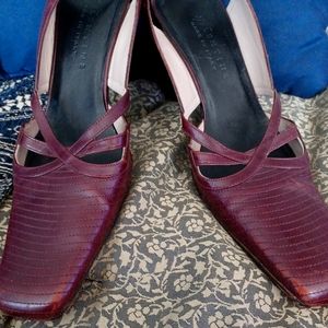 Valentine Burgundy Pump